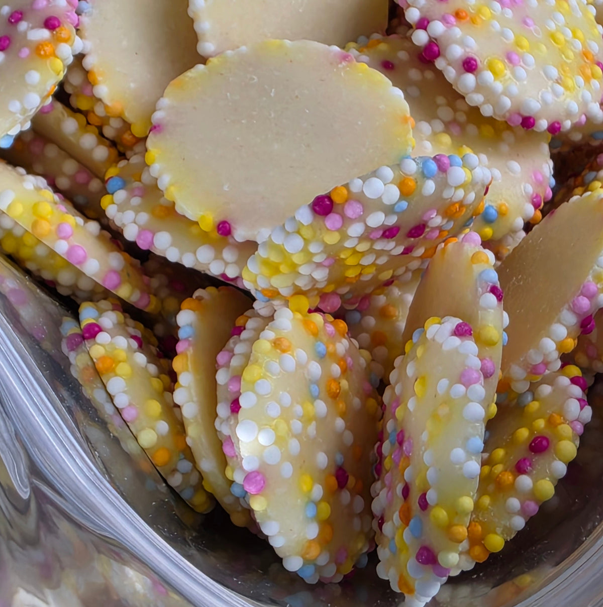 White Chocolate Snowies 500g -  Resealable Bag, Pick and Mix Sweets, Bulk, Party Bags, Candy Gifts