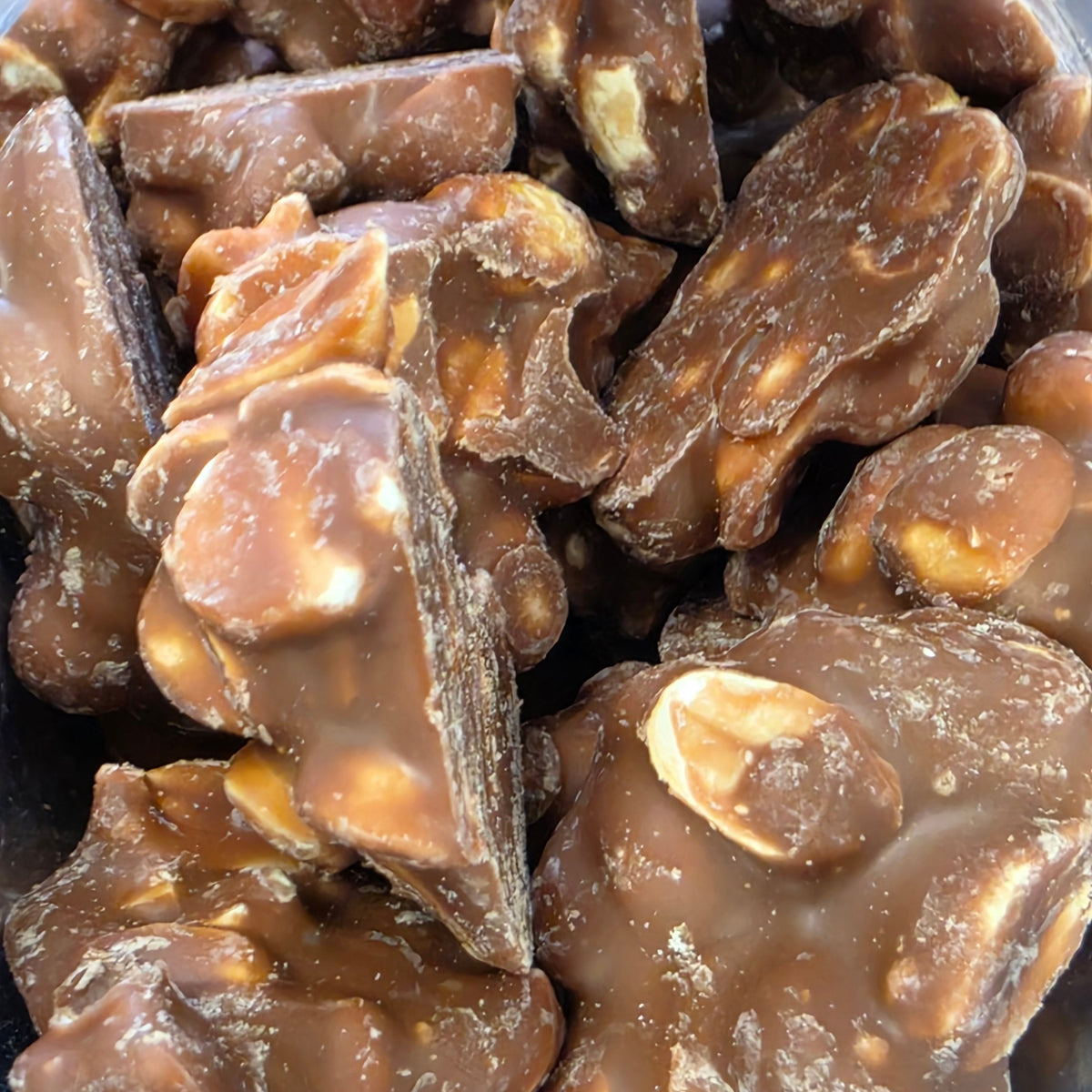 Milk Chocolate & Peanut Clusters 400g -  Resealable Bag, Pick and Mix Sweets, Bulk, Party Bags, Candy Gifts